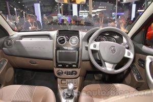 2016-Renault-Duster-facelift-interior-Auto-Expo-2016